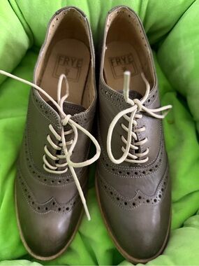 Frye Maggie Leather Wingtip Oxfords with Cream Laces in Slate color
